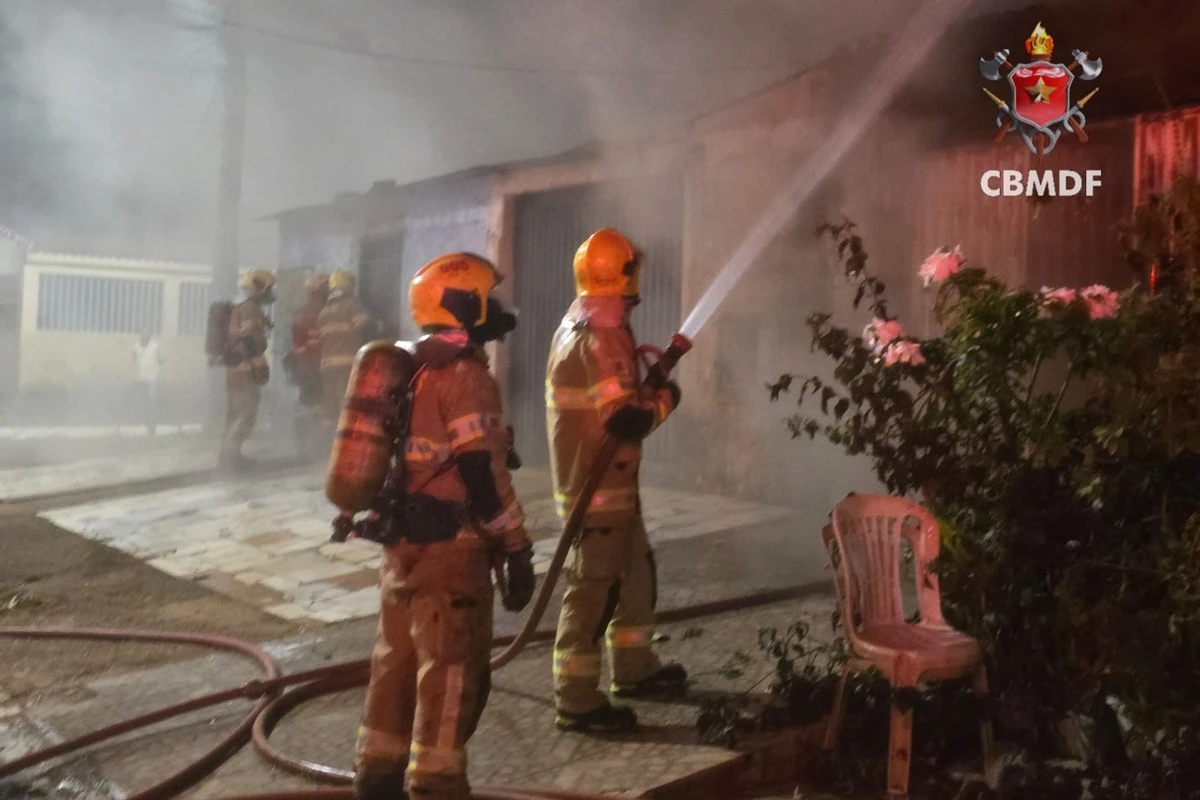 Idosa de 76 anos sofre queimaduras de 1º e 2º graus durante incêndio
