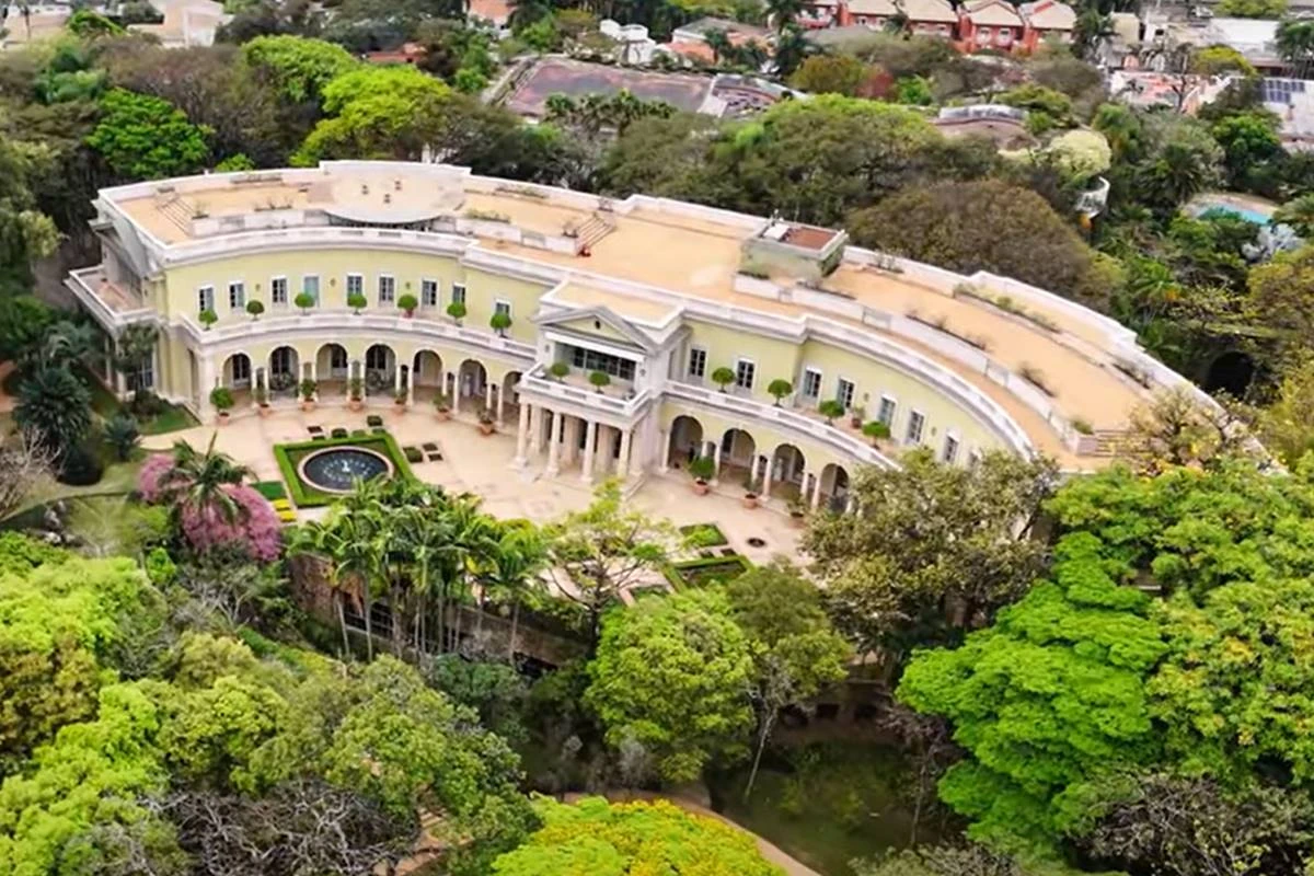 Fuga dos ricaços? Por que as mansões entraram em extinção em SP