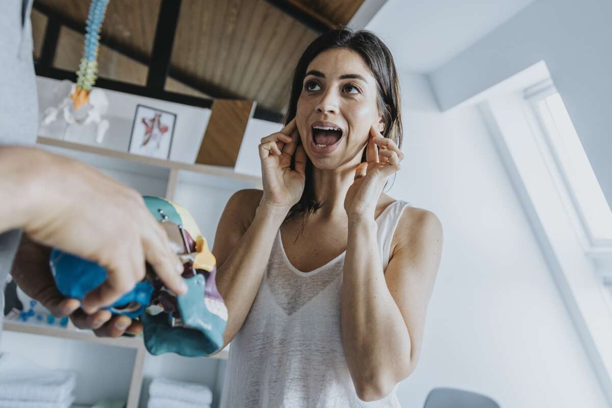 Como identificar se tenho bruxismo? Dentista revela sinais de alerta