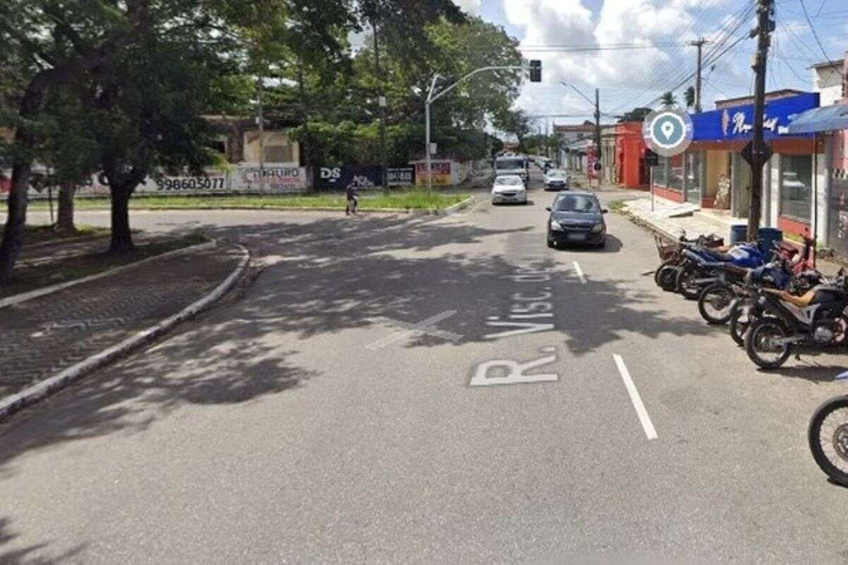 Jovem leva tiro no rosto em frente a cemitério em João Pessoa