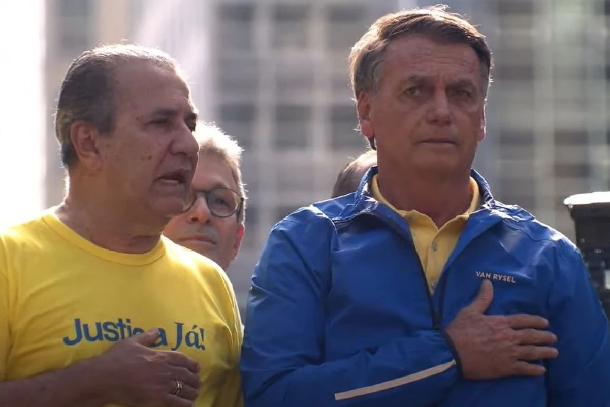 Na Paulista, Bolsonaro usa slogan de Trump: “Make Brazil great again”