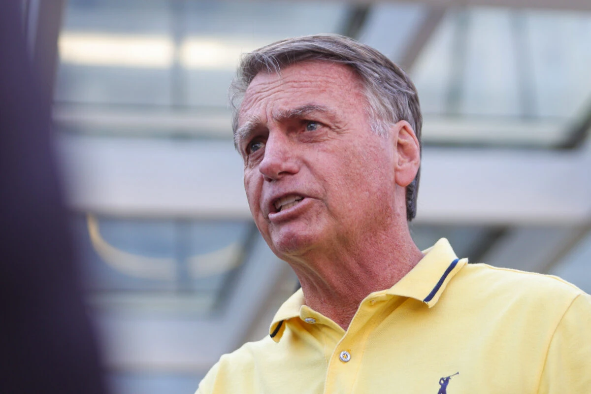 Moraes autoriza Bolsonaro a receber oficial de cartório em prisão domiciliar