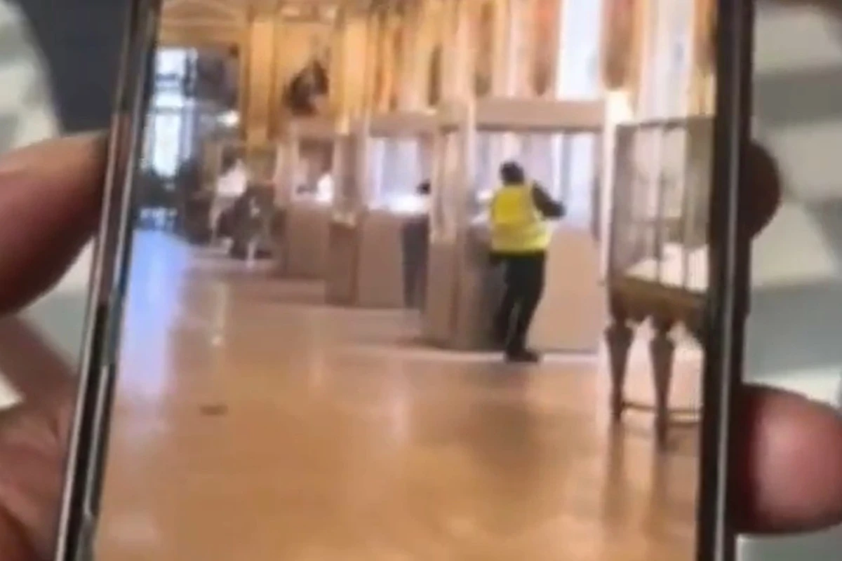 Primeiras imagens mostram ação dos ladrões de joias no Louvre; vídeo