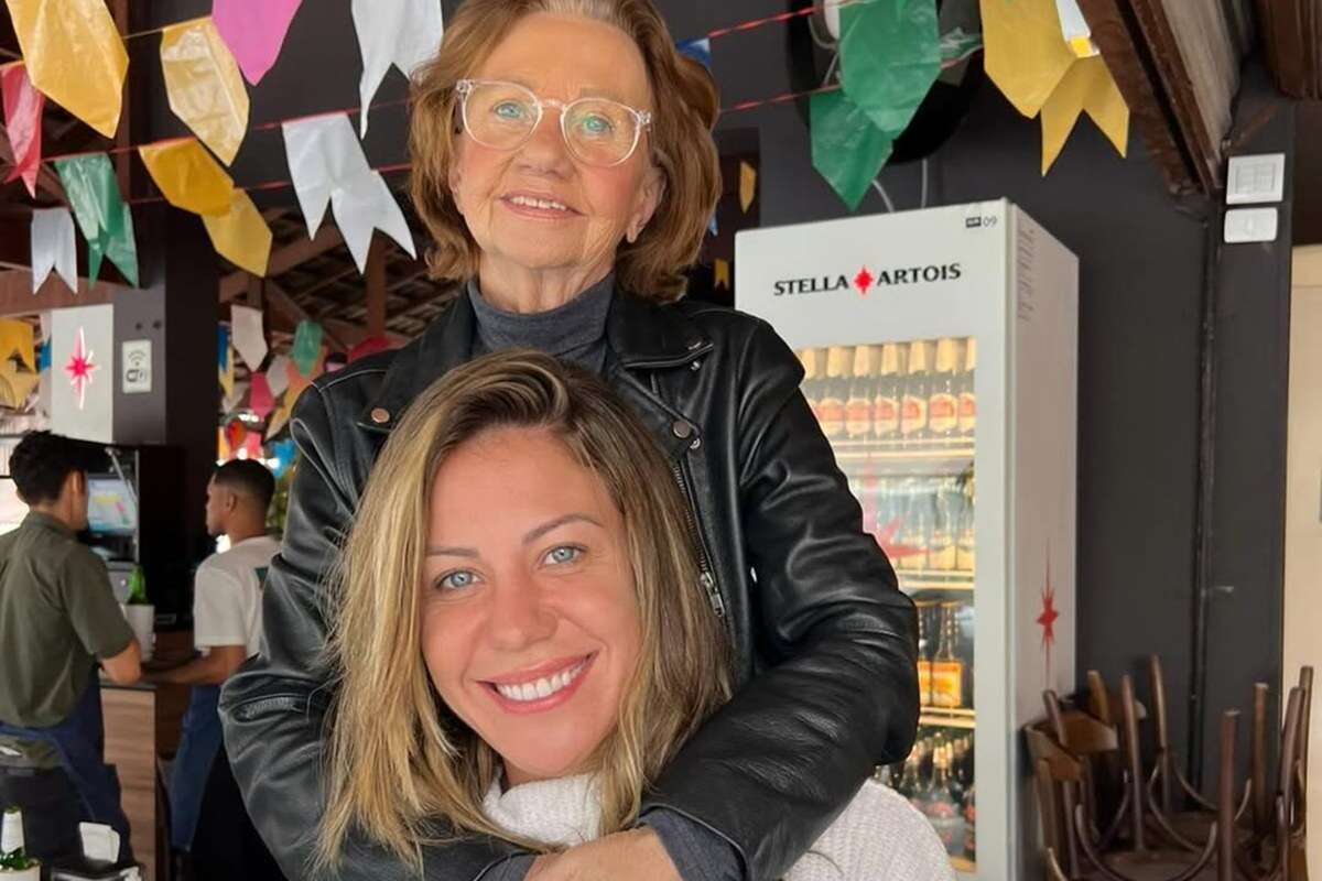 Jornalista Bárbara Coelho chora ao anunciar a morte da mãe, Maria Inês