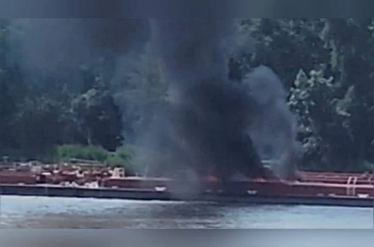 Vídeo: helicóptero atinge rede elétrica e cai em rio nos EUA; 2 morrem