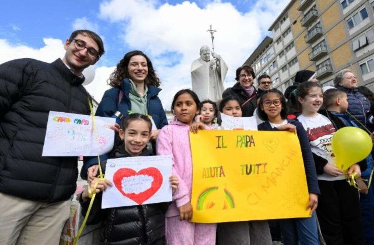 “O papa ama vocês”, diz Francisco a crianças que rezam por sua saúde