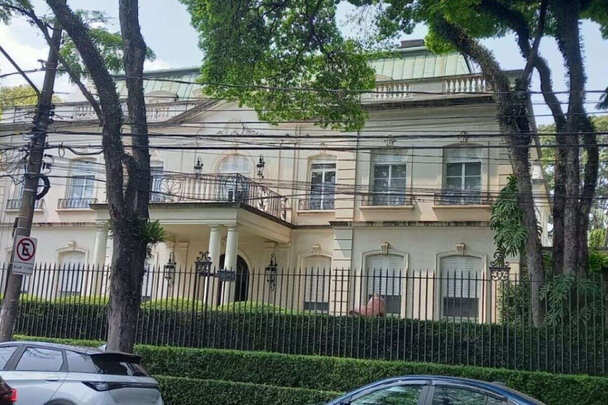 Mansão de empresário da farra do INSS virou jardim de Nelson Wilians