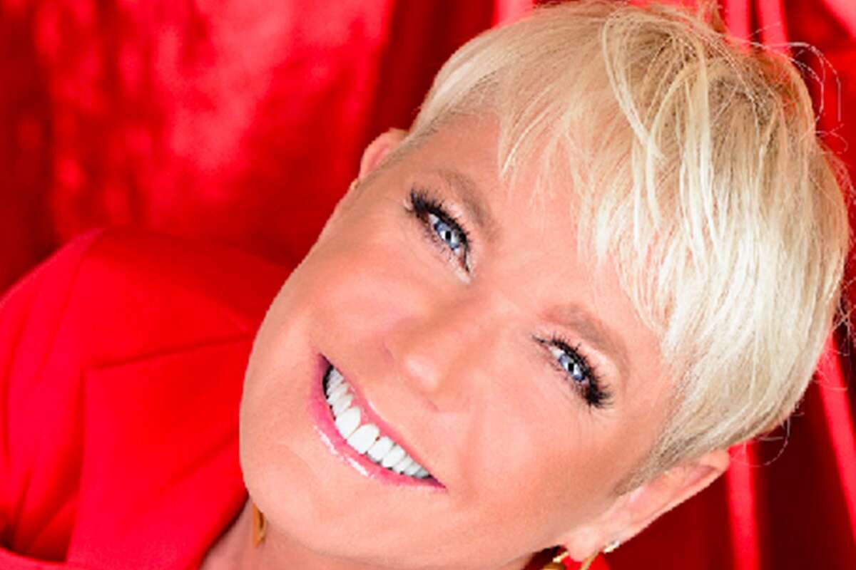 Dermatologista explica doença que fez Xuxa optar por implante capilar