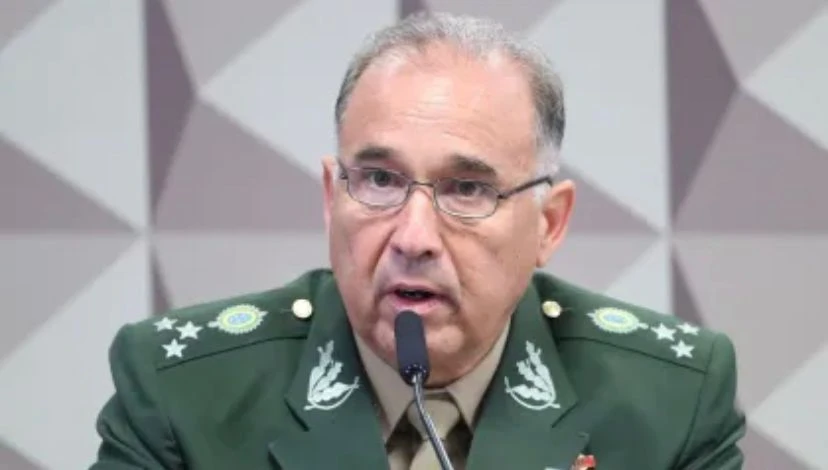 Após falta, defesa de Torres insiste em general Dutra como testemunha