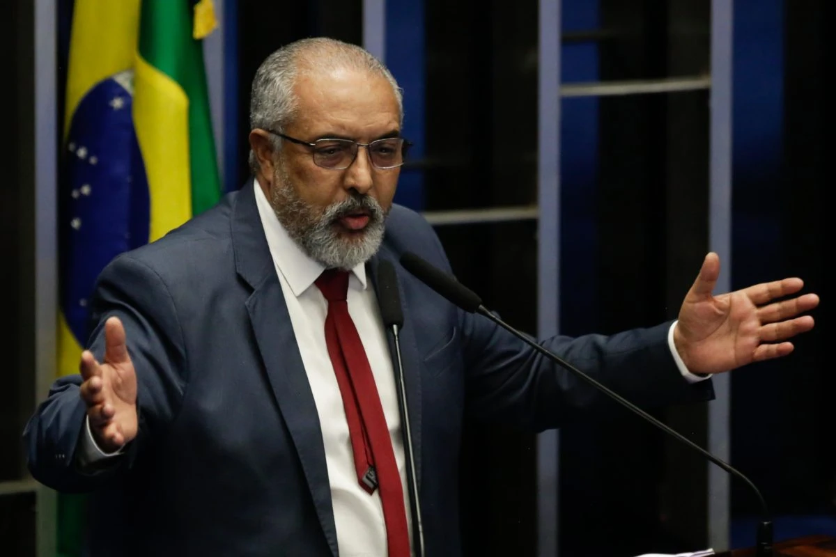 Senador petista admite “cenário difícil” sem Lula