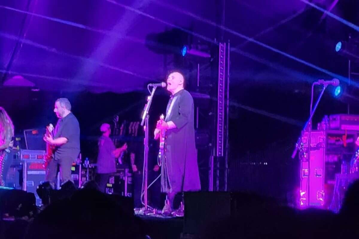 Público animado e hits: como foi show do Smashing Pumpkins em Brasília