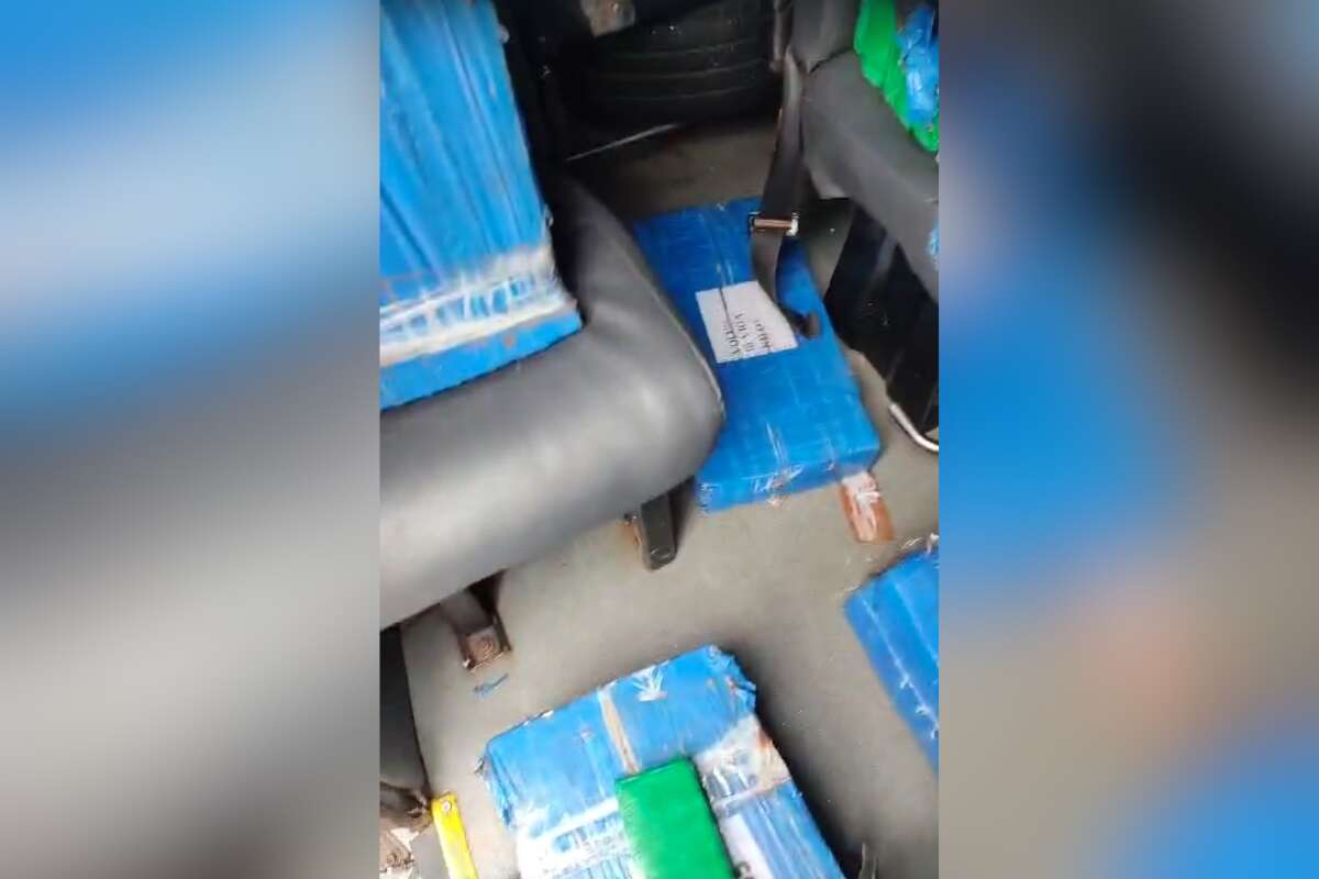 Vídeo: polícia apreende mais de 300 kg de maconha em van escolar