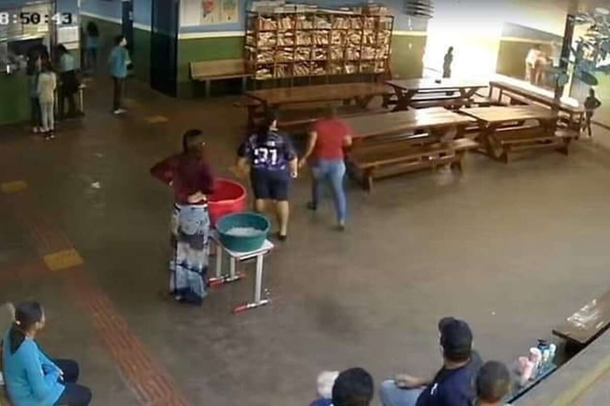 Vídeo: menino de 11 anos faz manobra e salva colega engasgado