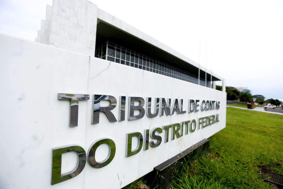 Ex-auditora do TCU defende suspensão de bonificação retroativa do TCDF