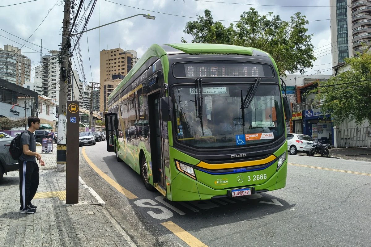Três Graças: ônibus da novela são reais, mas têm trajetos diferentes.