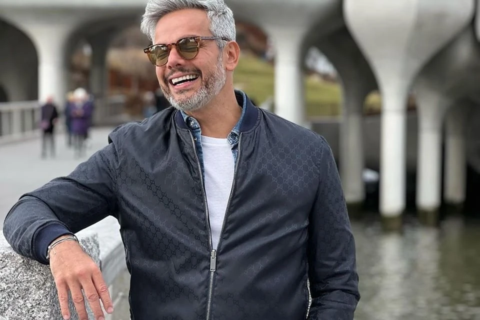 Otaviano Costa mostra cicatriz de cirurgia cardíaca: “Renascimento”