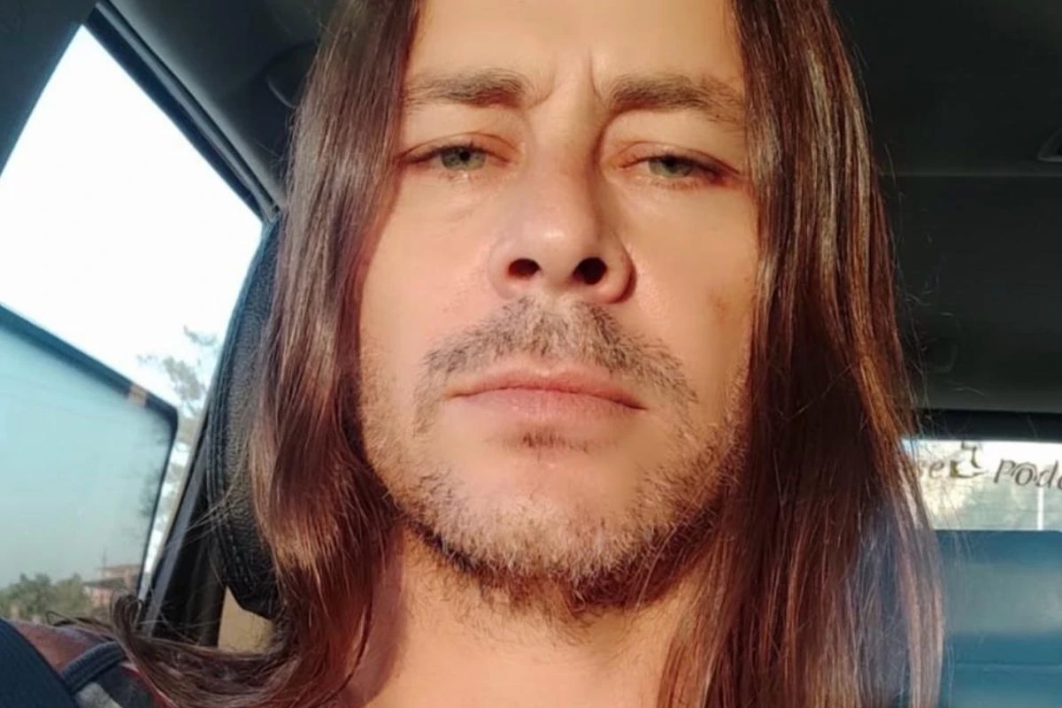 Theo Becker abre o jogo e dá detalhes sobre vício em drogas.