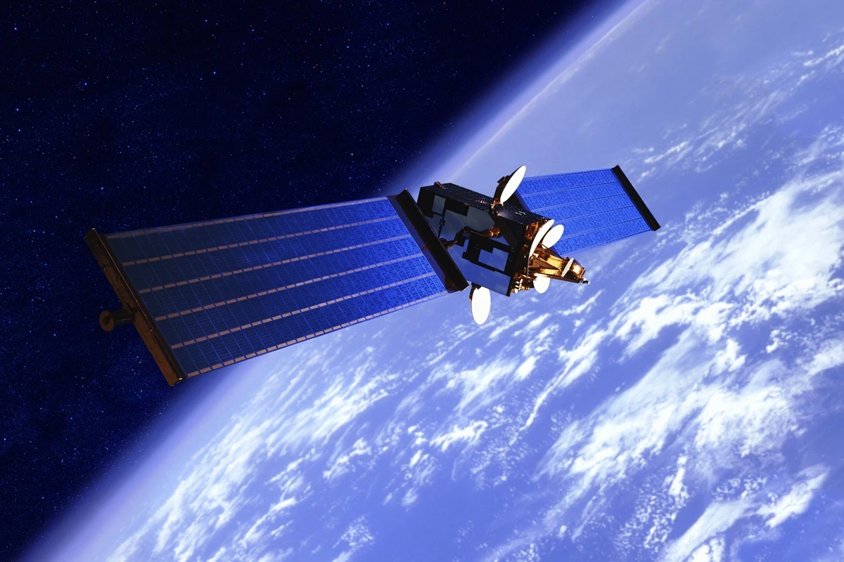 Ameaça inesperada afeta satélites Starlink de Elon Musk