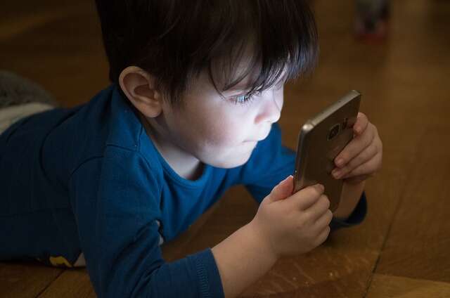 Proibição de celular em escolas propõe menos telas e mais concentração