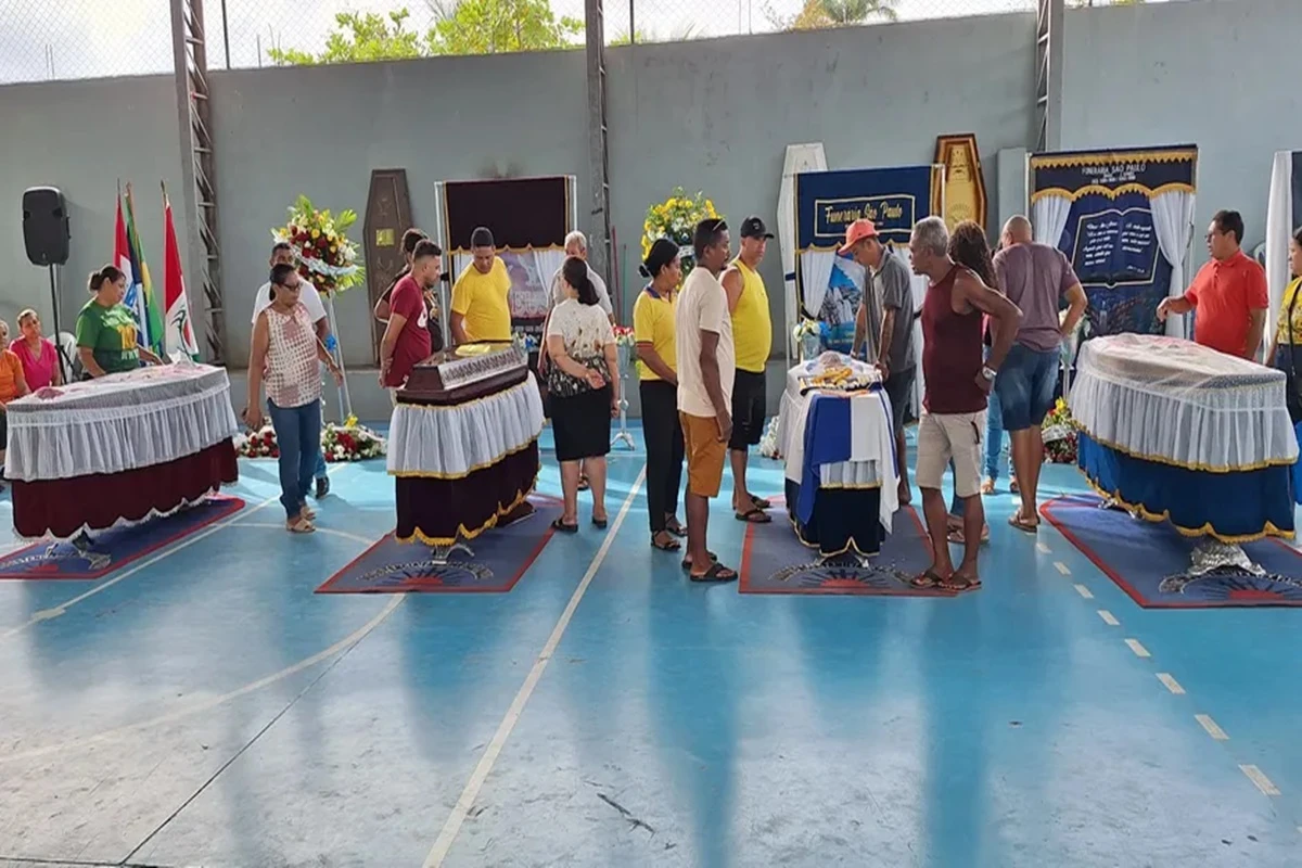 Acidente em Alagoas: 4 vítimas da mesma família são sepultadas juntas