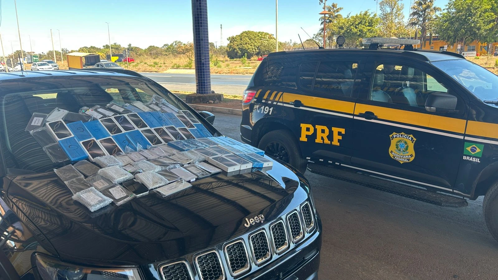 PRF apreende carga de 84 iPhones avaliada em meio milhão de reais