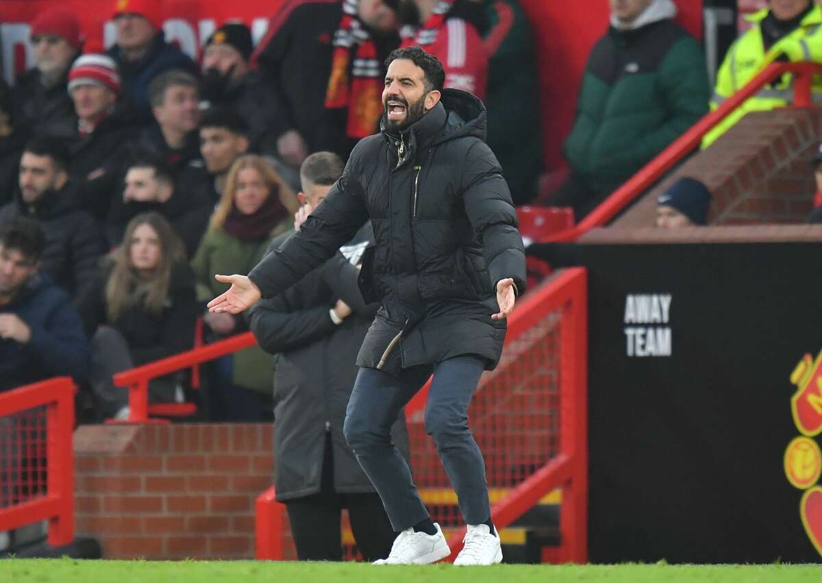 Em dia de fúria, Técnico Ruben Amorim quebra TV no Manchester United