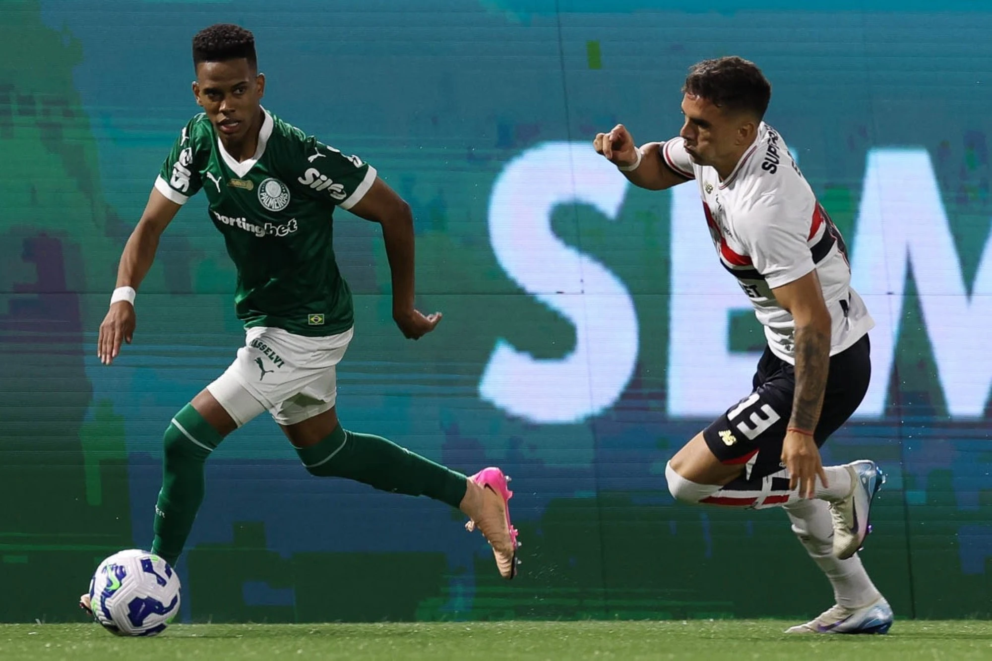 Palmeiras vence São Paulo e volta à liderança do Brasileirão. Vídeo