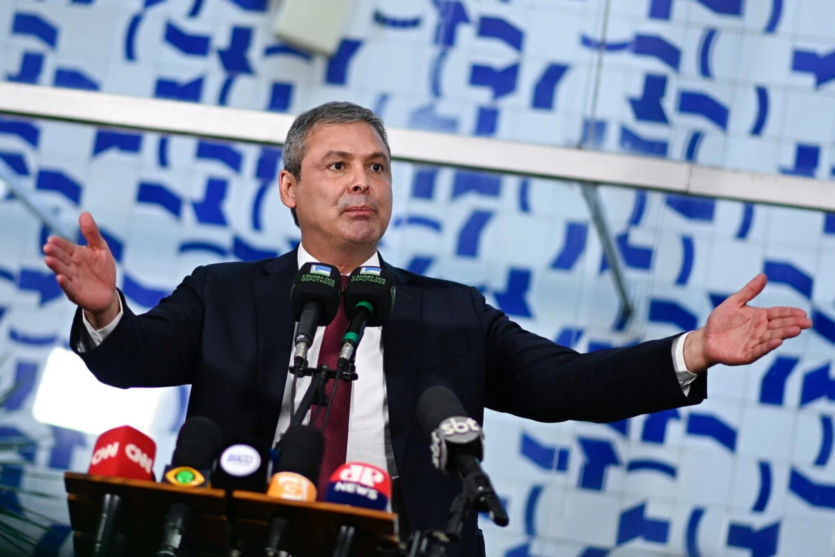 PL decide poupar Lindbergh no Conselho de Ética da Câmara