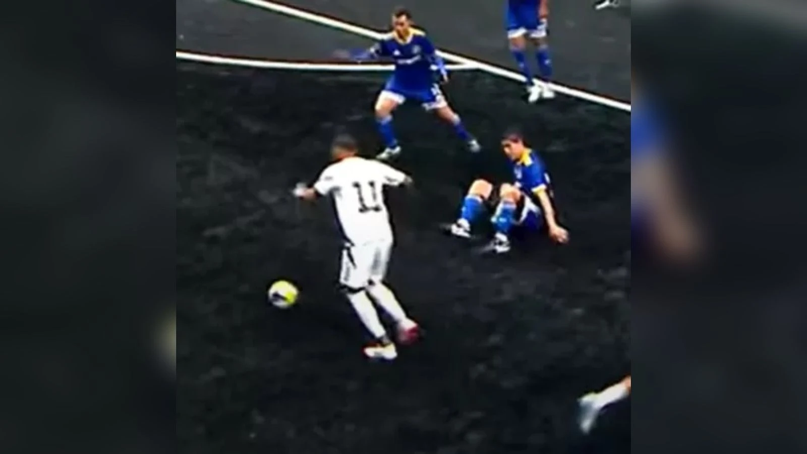 Vídeo: ex-jogador do Santos leva drible espetacular na Kings League