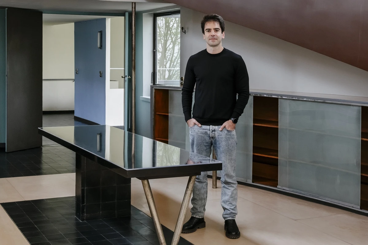 Filipe Assis revela detalhes da exposição ABERTO4 que movimenta Paris