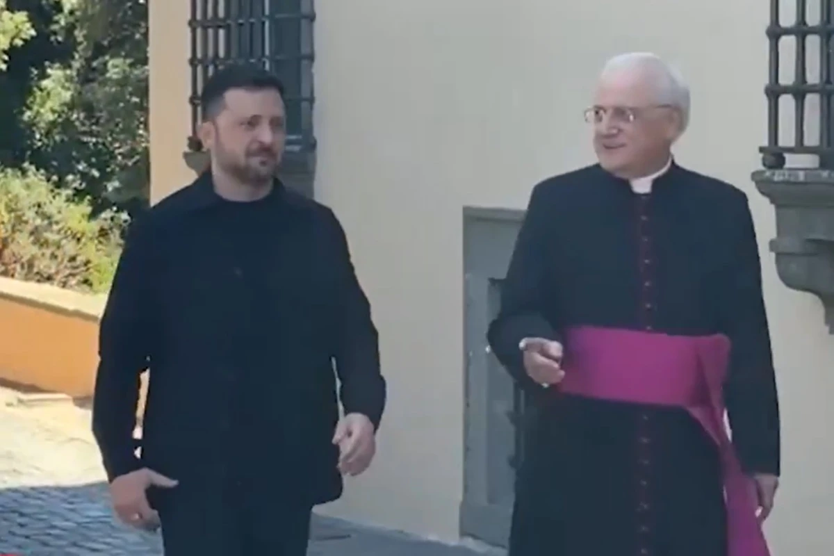 Zelensky chega a Roma para encontro com o papa Leão XIV. Vídeo