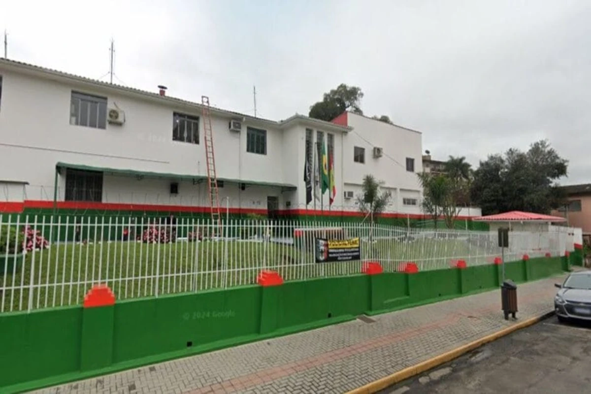 Homem liga para polícia e faz denúncia inusitada; saiba qual