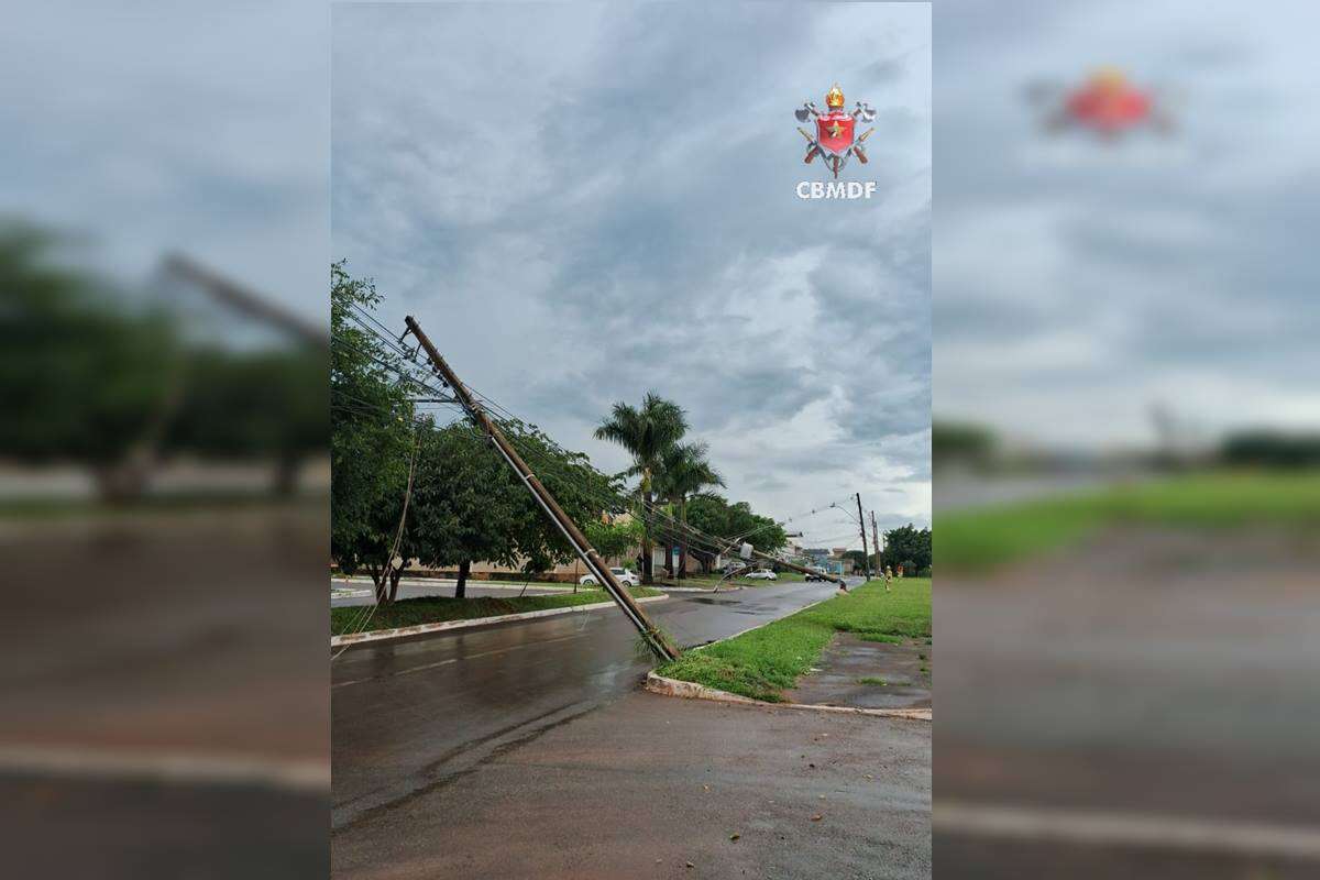 Chuva forte derruba dois postes de energia em região do DF. Veja fotos