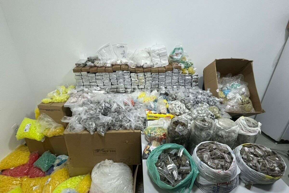 PM apreende 130 kg de drogas em casa usada como refinaria em Sorocaba