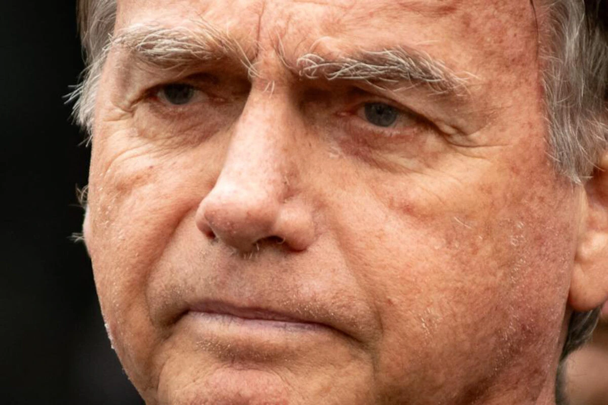 Bolsonaro vai a hospital após crise de vômitos, dizem aliados