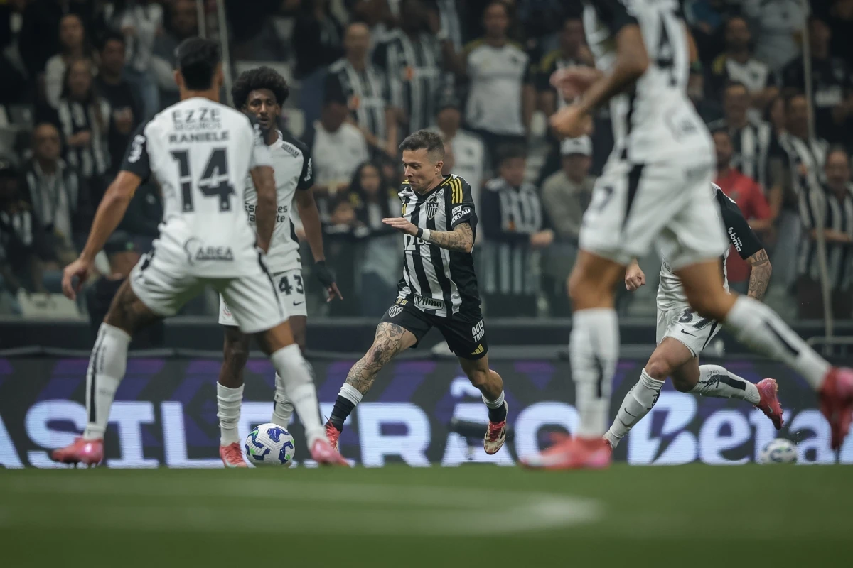 Com desfalques e poupados, Atlético e Corinthians empatam sem gols