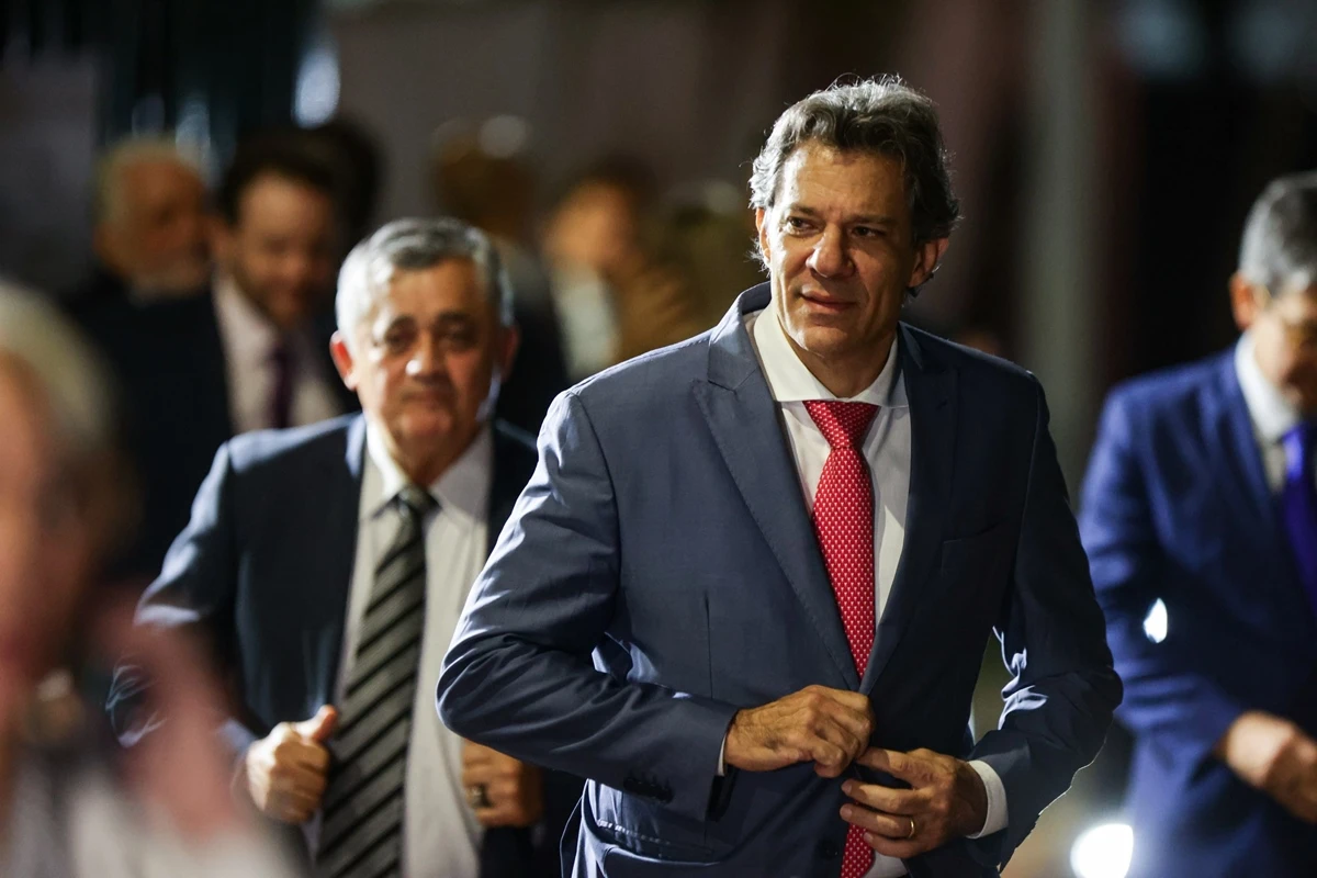 Haddad confirma que JCP está entre as medidas para recalibrar IOF