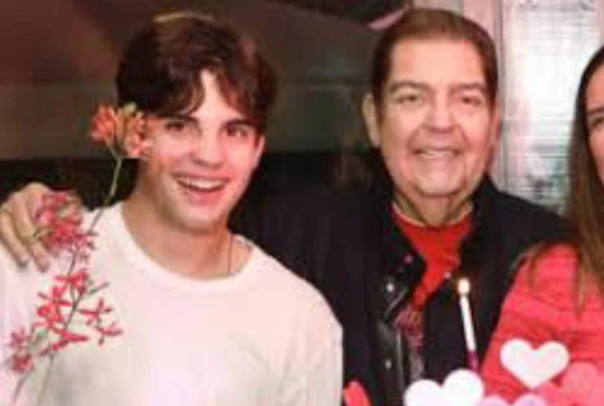 Caçula de Faustão presta homenagem ao pai, internado desde maio