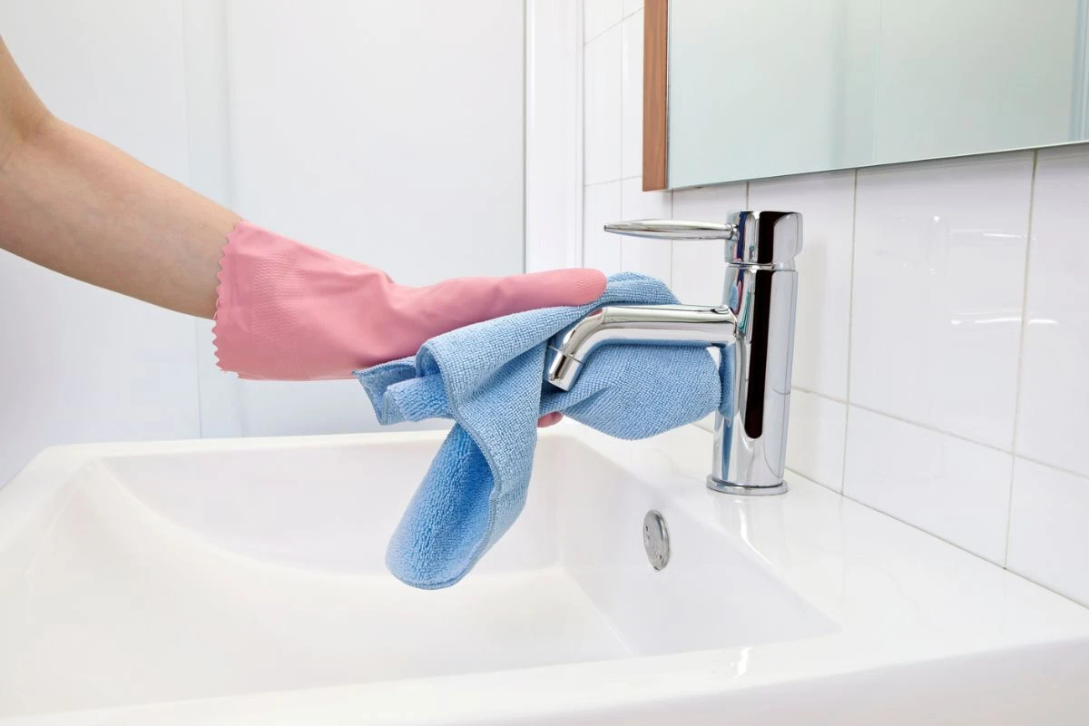 3 receitas caseiras para remover calcário de torneira e vaso sanitário