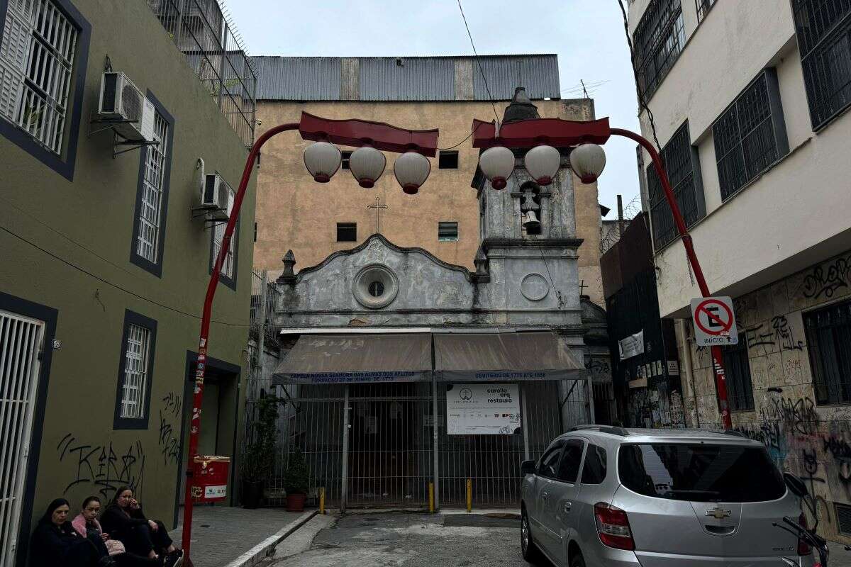 Sem luminárias japonesas, rua na Liberdade guarda memória negra em SP