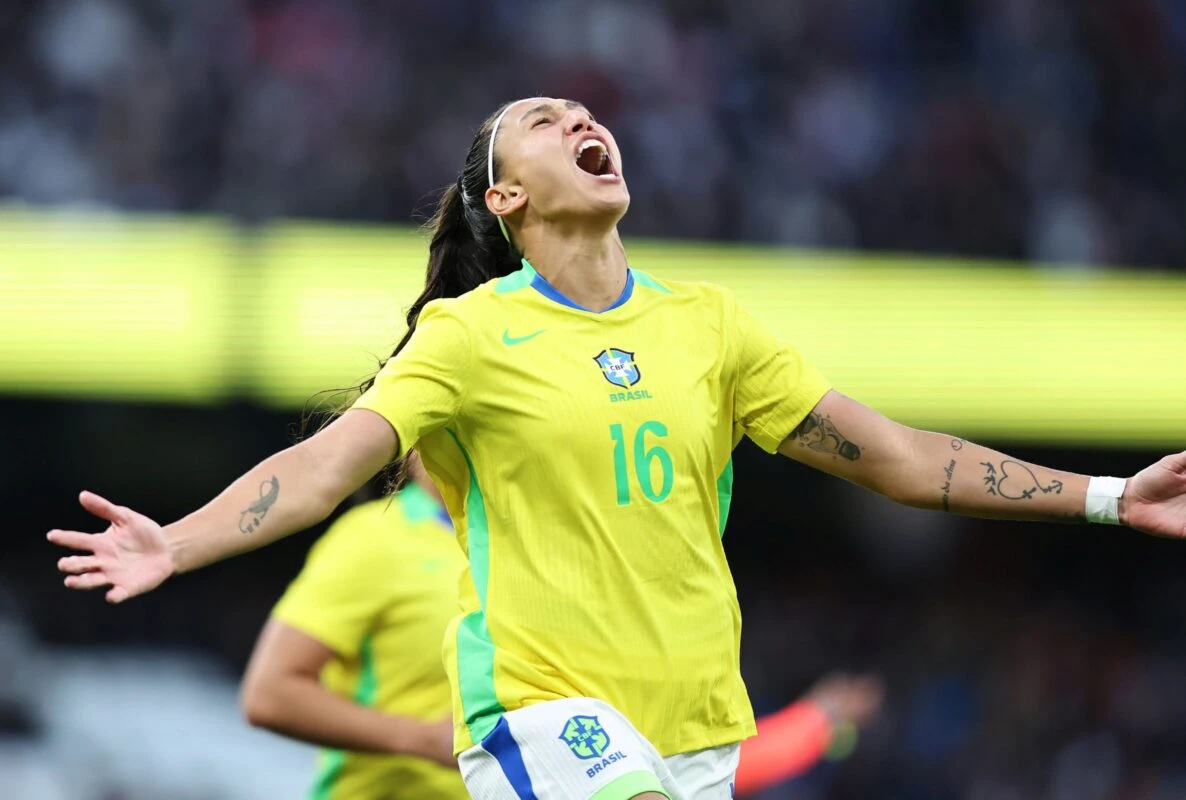 Com uma a menos, Seleção Brasileira vence Inglaterra em jogo amistoso