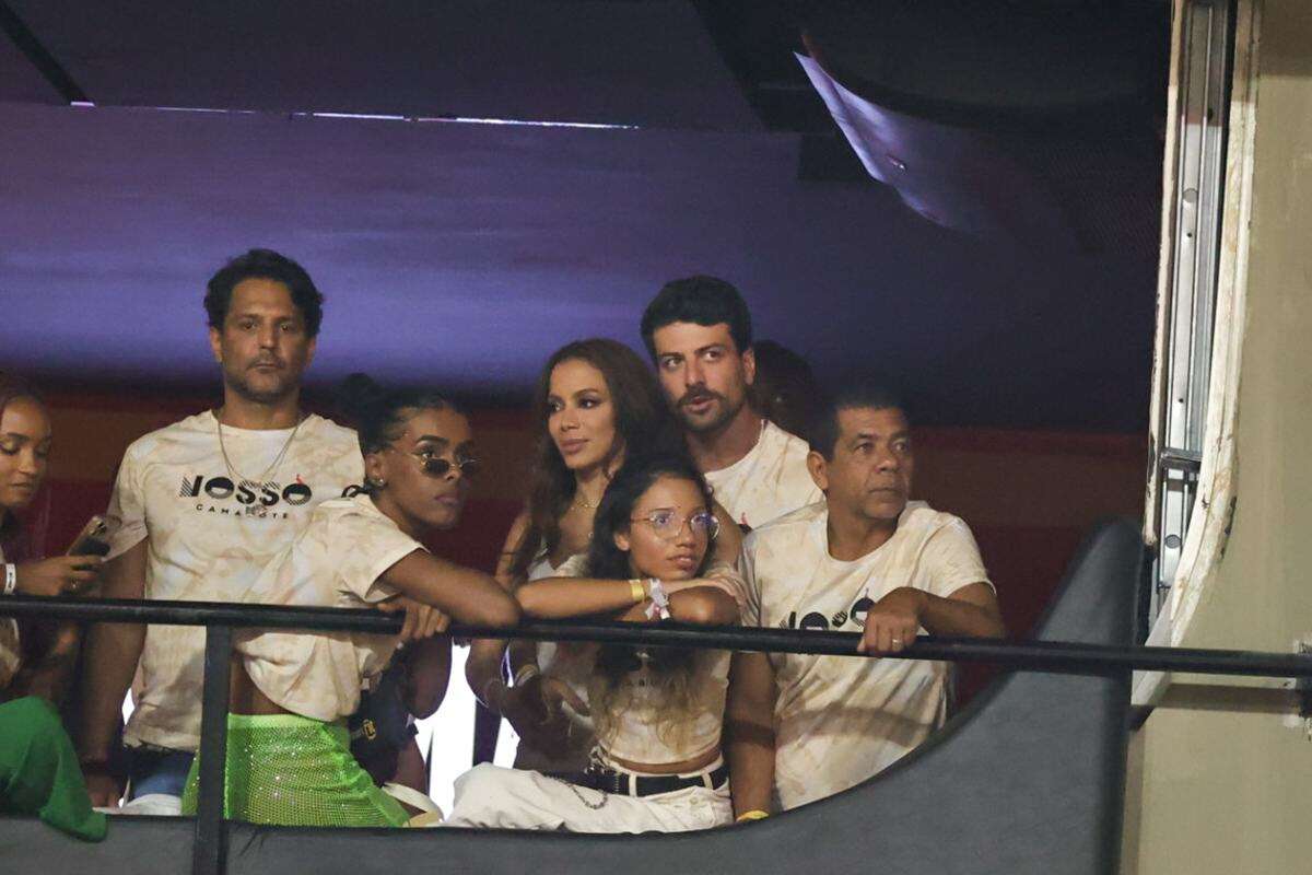 Anitta: quem é o homem misterioso que curtiu Carnaval com a cantora