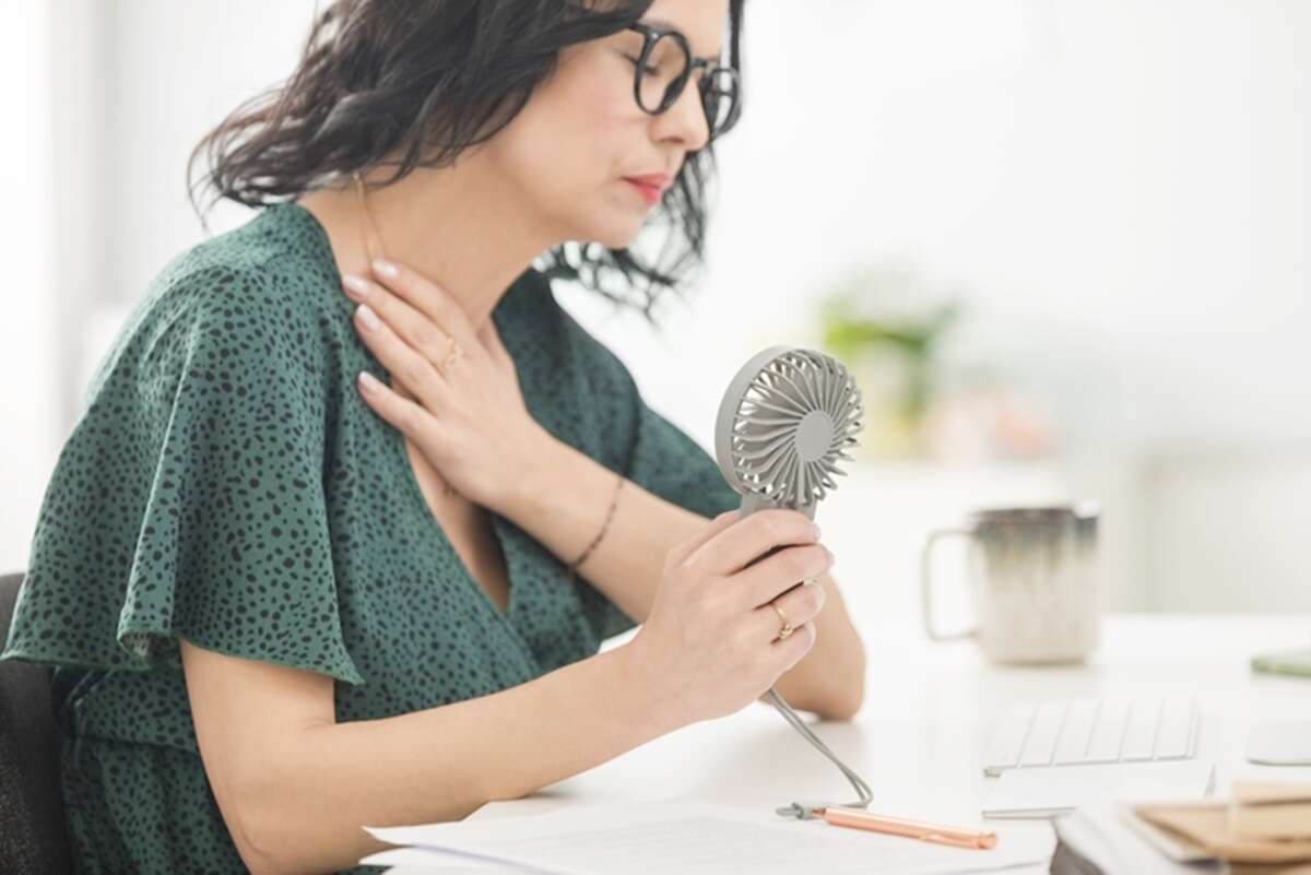 Xô, calor! Veja 6 formas de aliviar os sintomas da menopausa no verão