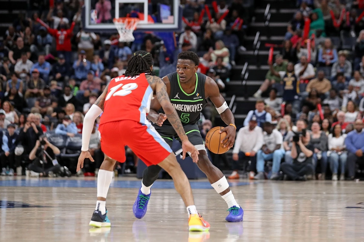 Timberwolves batem Grizzlies e voltam a embolar briga pelos playoffs