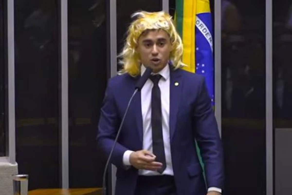 “Meu crime? Usar peruca e denunciar tirania de ativistas”, diz Nikolas