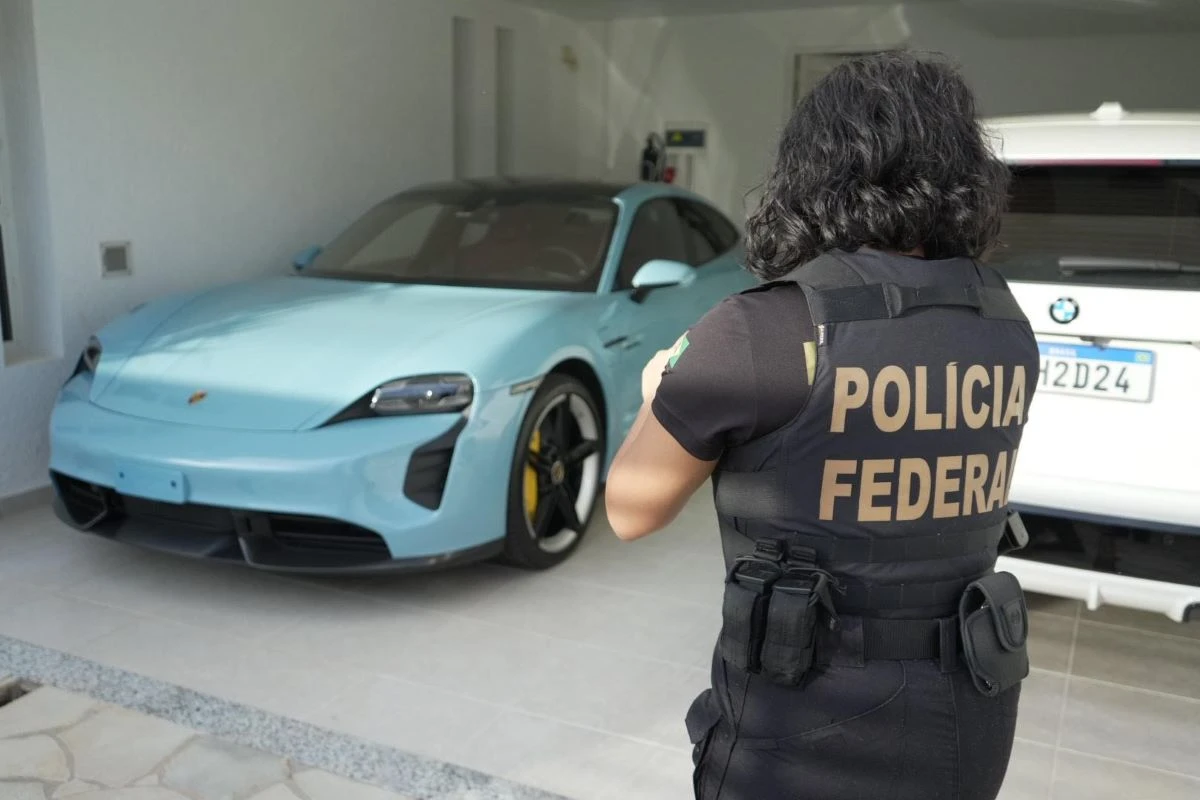 INSS: frota de investigados tem Ferrari, Rolls-Royce e 11 Porsches