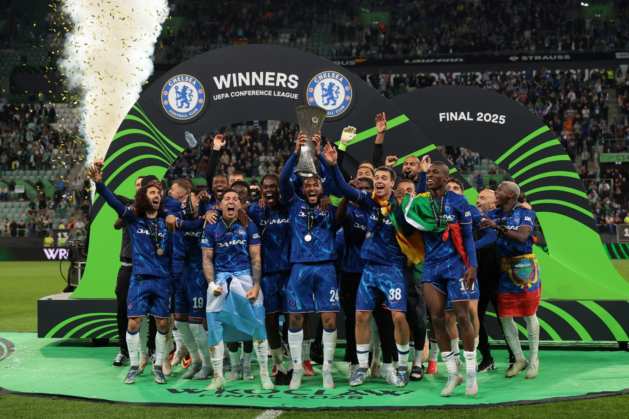 Uefa homenageia Chelsea por conquistar todos os títulos possíveis