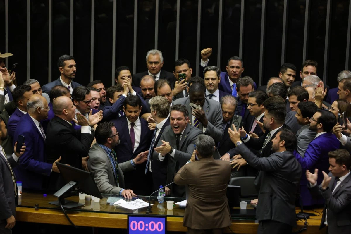 Pauta atual da direita, PEC do fim do foro já foi defendida pelo PT