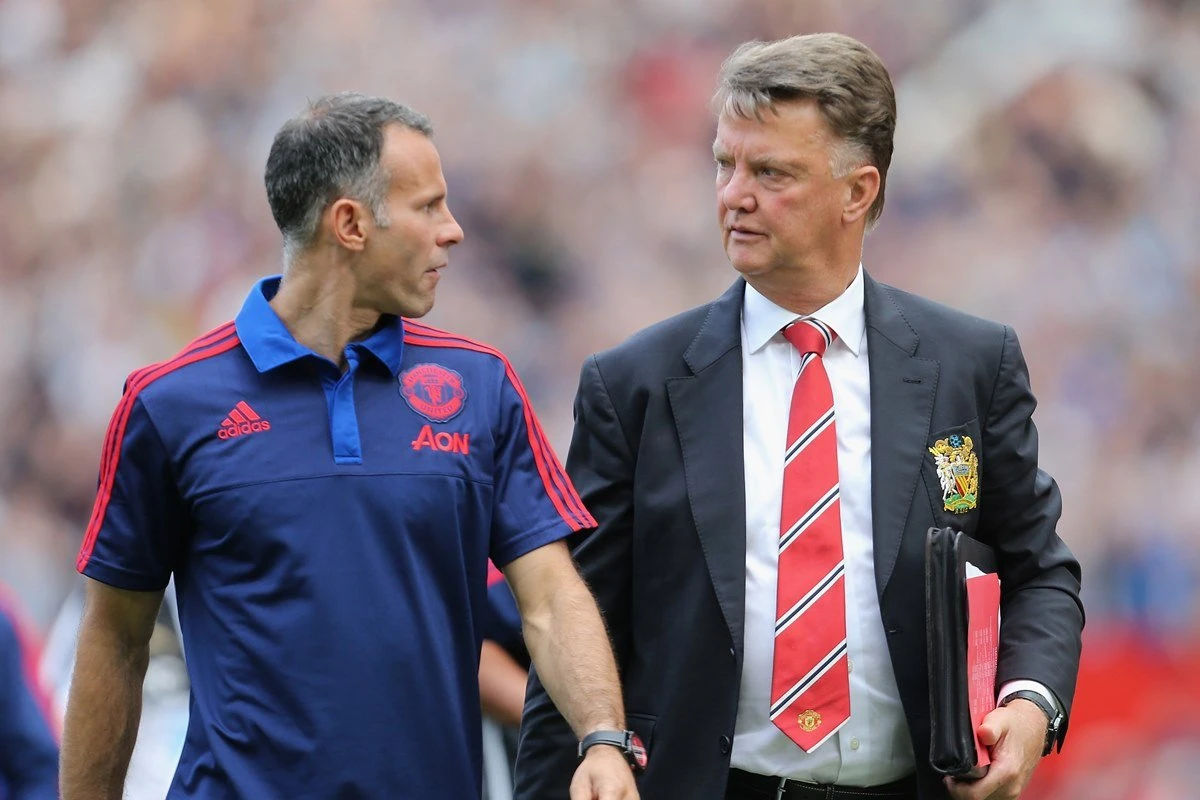 Giggs revela “treta” com Van Gaal no United: “Me deu um soco no estômago”