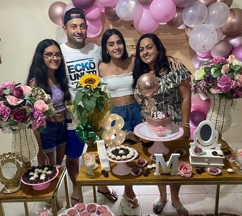 Jovem emociona internautas ao divulgar último áudio do pai, morto pela Covid-19